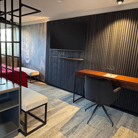 Reinhardts Hotel Бухен Экстерьер фото