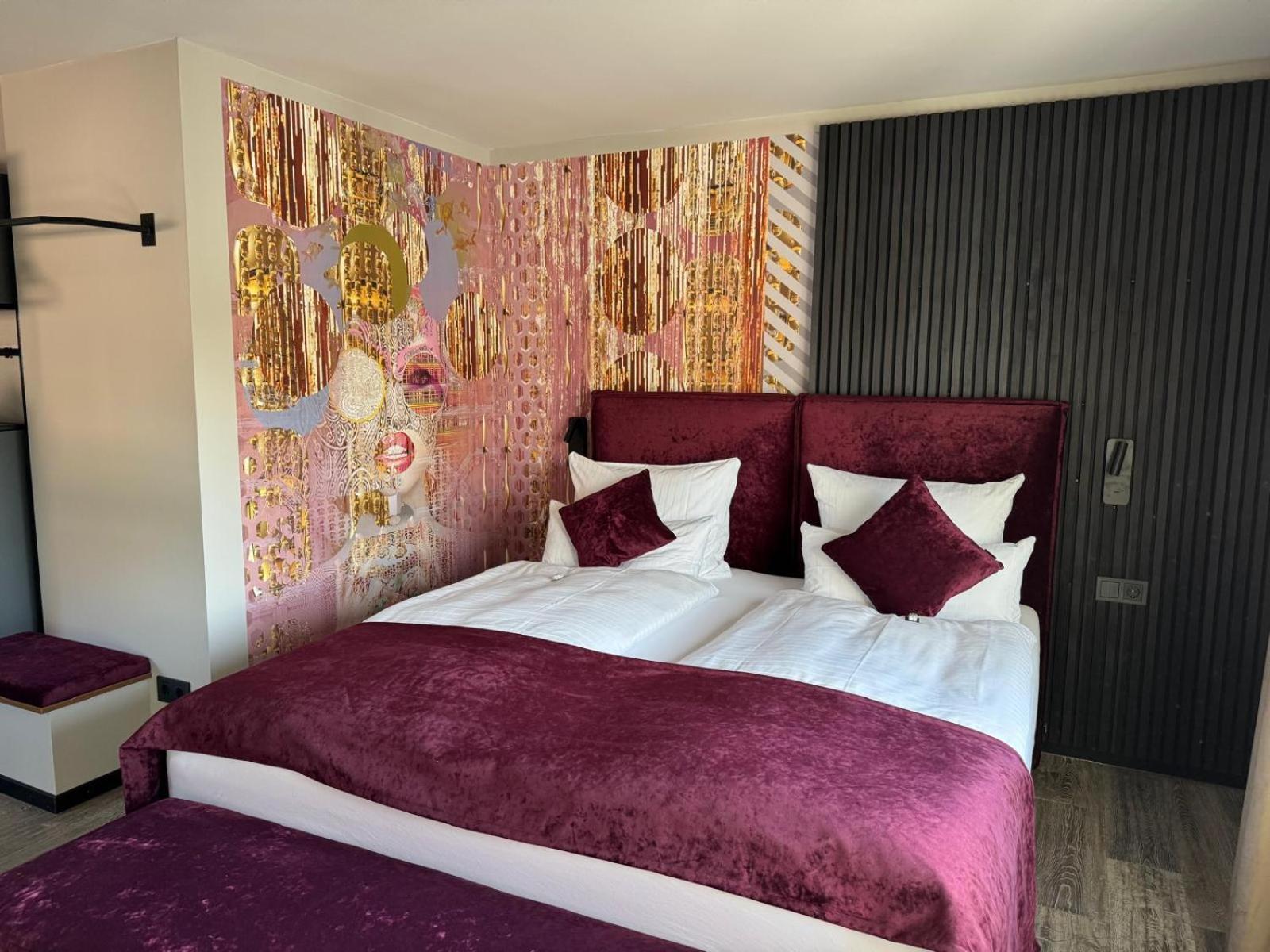 Reinhardts Hotel Бухен Экстерьер фото